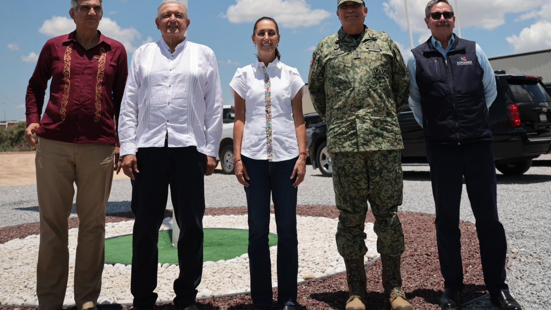 Claudia Sheinbaum recorre junto a AMLO el nuevo centro de aduanas de México en Tamaulipas