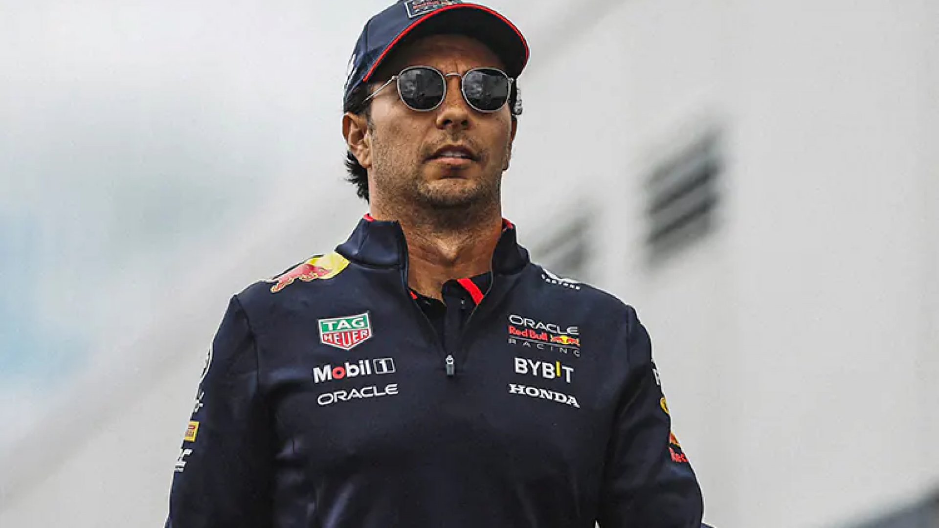 “Checo Pérez sobra en Red Bull…Todo lo hace Max”
