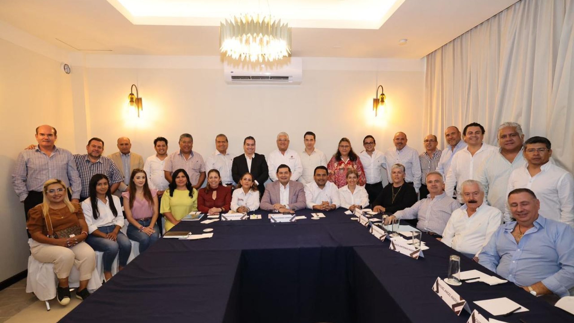 Gobierno de Transición establece mesa de trabajo en Tehuacán para desarrollo económico