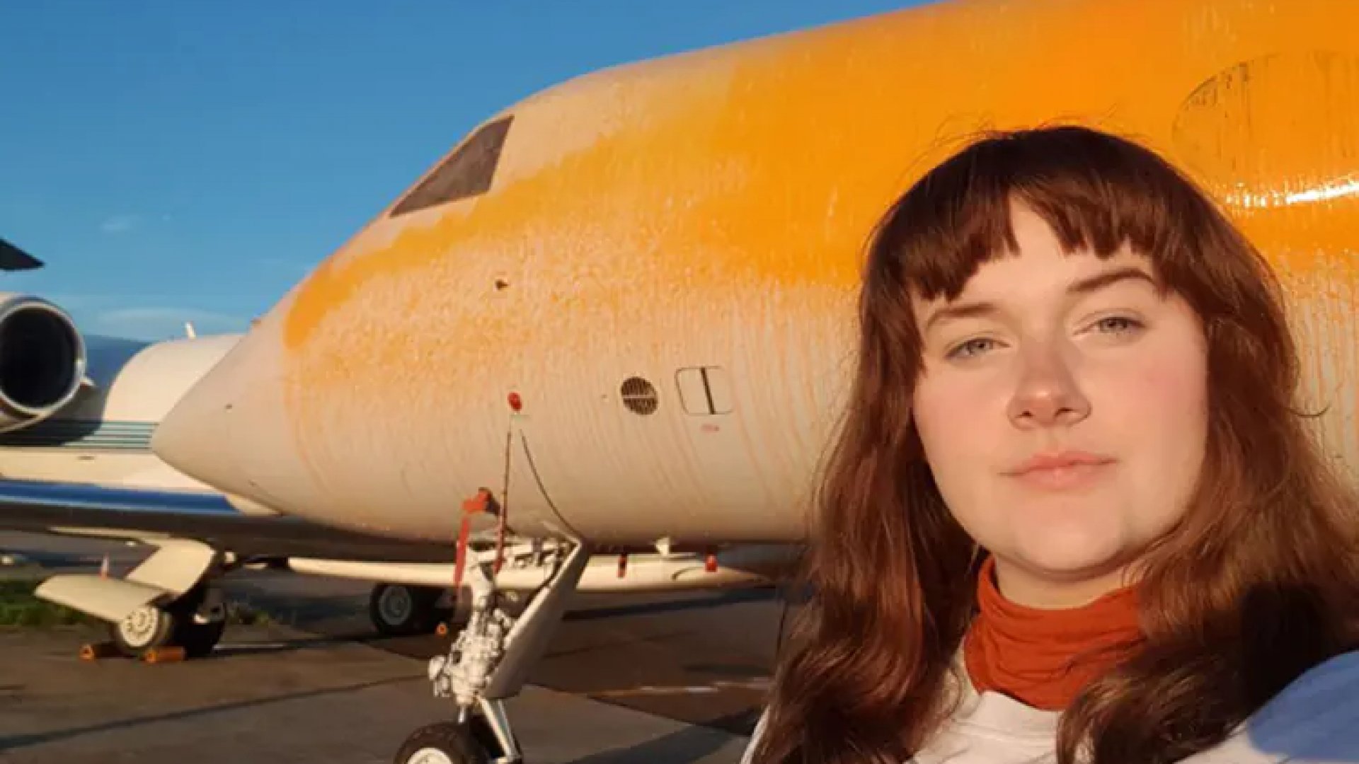 Activistas de Just Stop Oil ahora rocían pintura en aviones | Videos