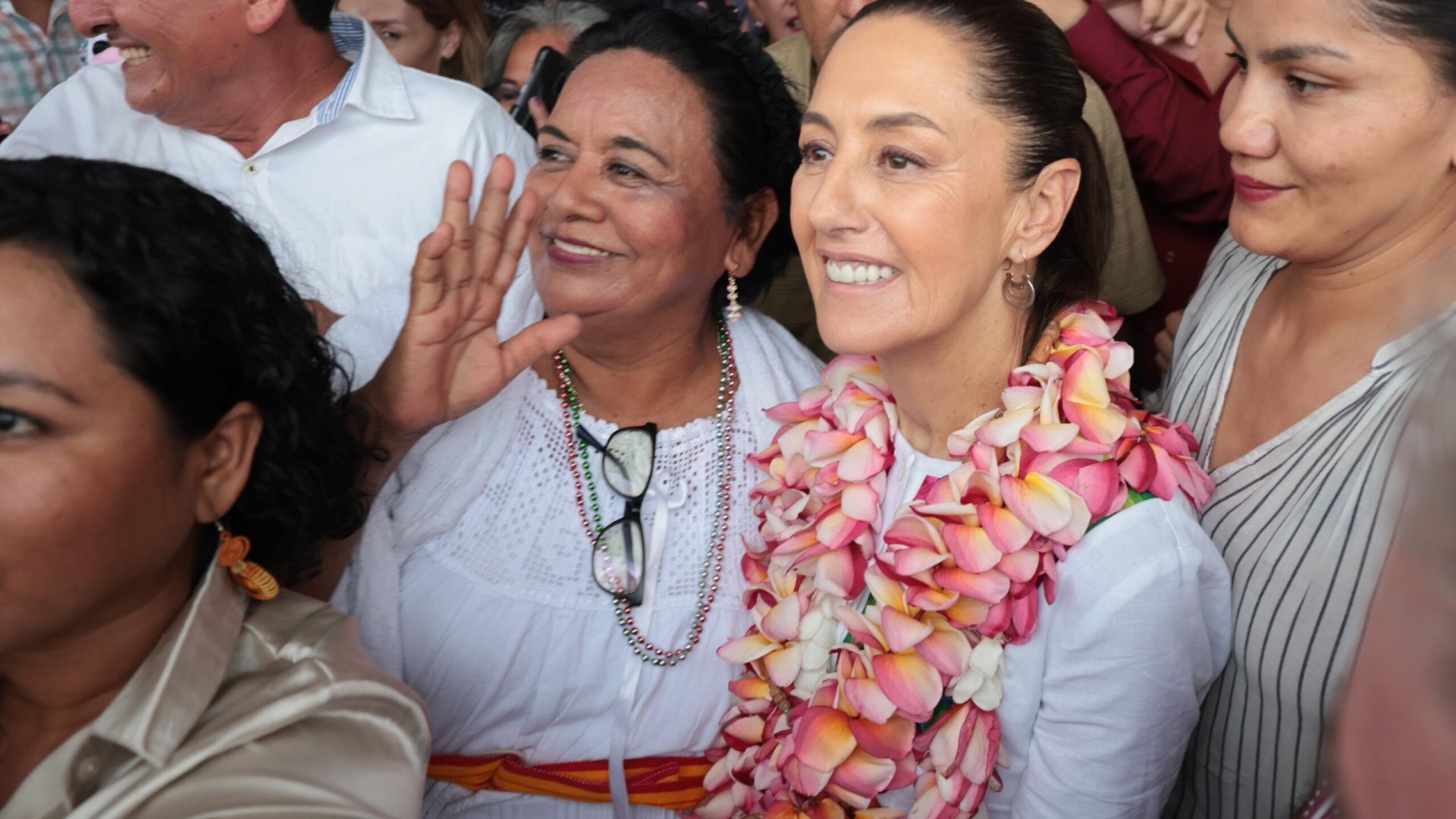 Claudia Sheinbaum llega al sur de Veracruz; supervisará obras