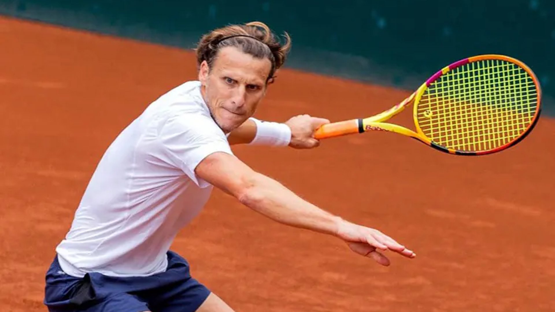 El exfutbolista Diego Forlán domina la pelota… ¿del tenis?