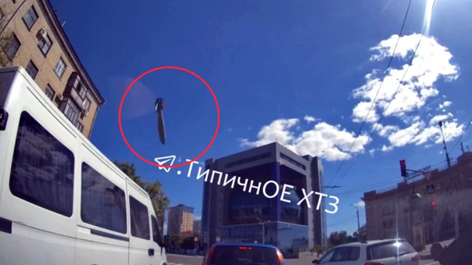 Ataque ruso contra zona residencial deja tres muertos en Járkiv