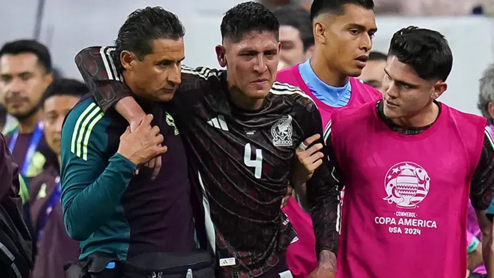 Edson Álvarez podría no jugar el resto de la Copa América