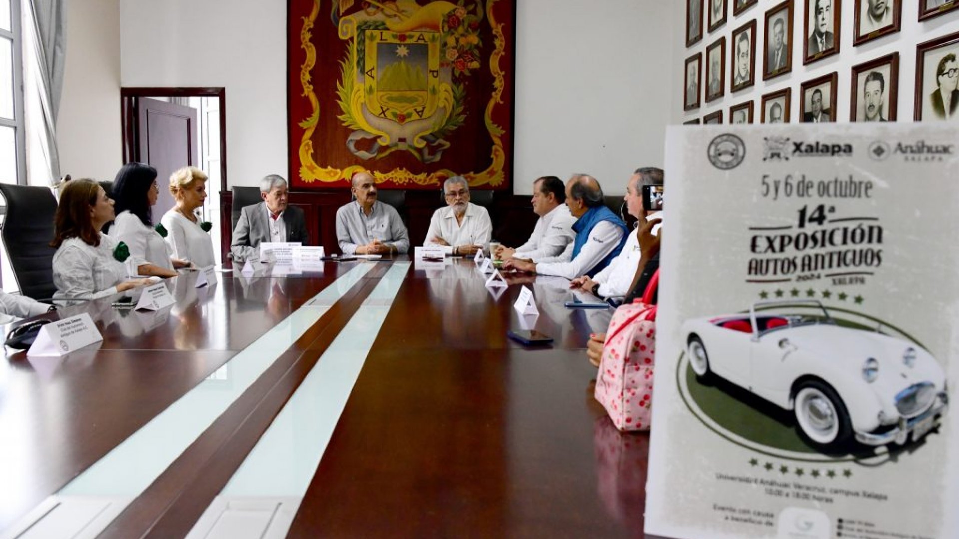 Invita Ayuntamiento a la 14 Exposición Autos Antiguos 2024