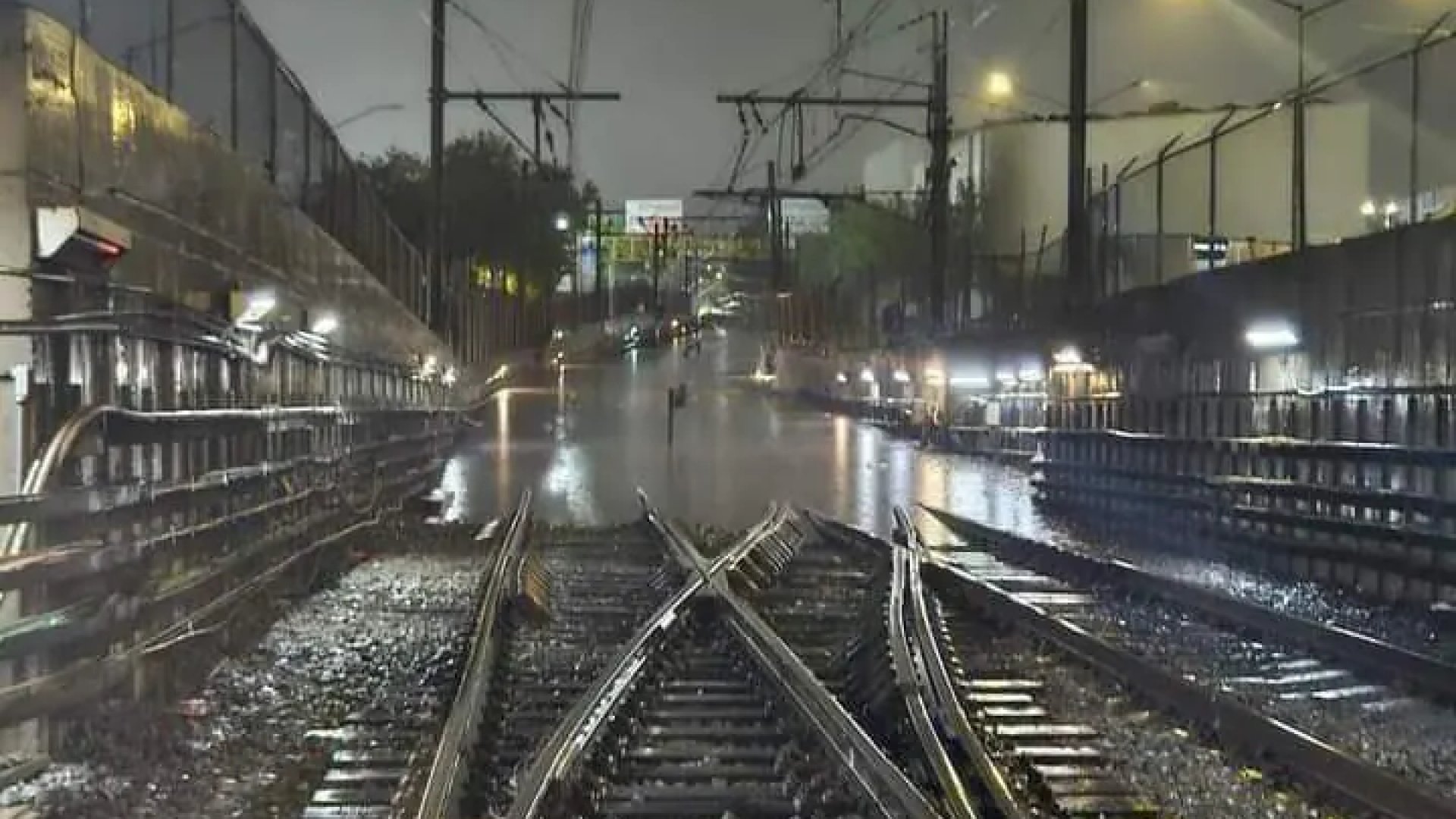 Línea A del Metro suspende servicio por inundación