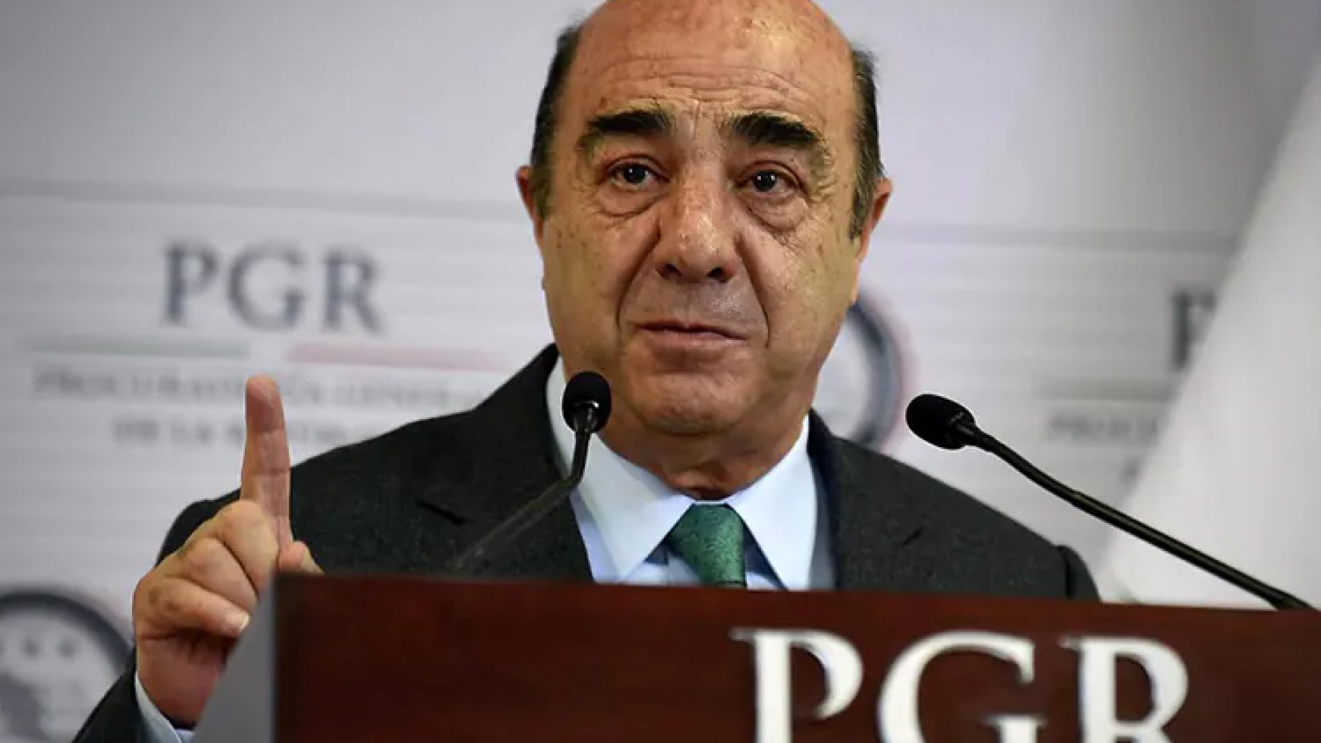 Excolaboradores de Murillo Karam libran delitos de fraude