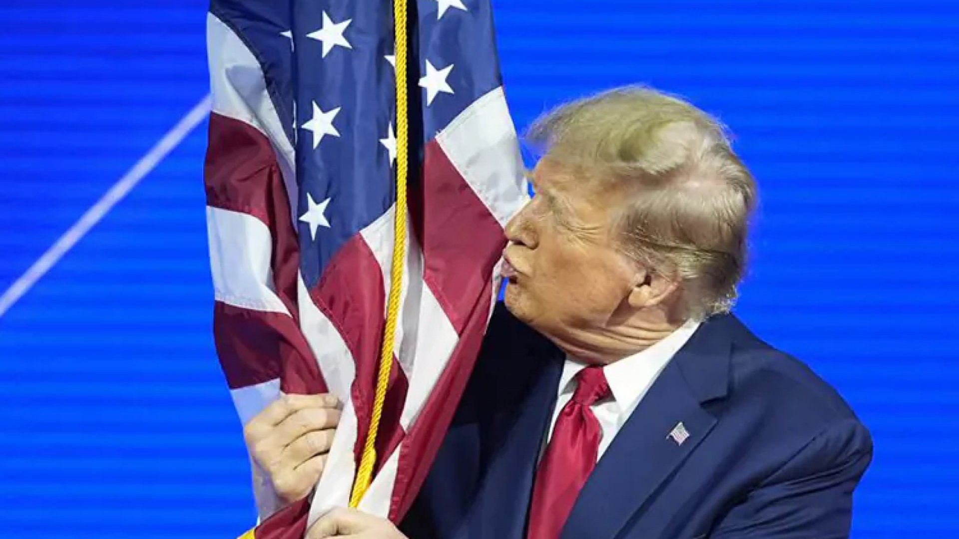 Trump tiene inmunidad “absoluta” para actos oficiales, determina Suprema Corte