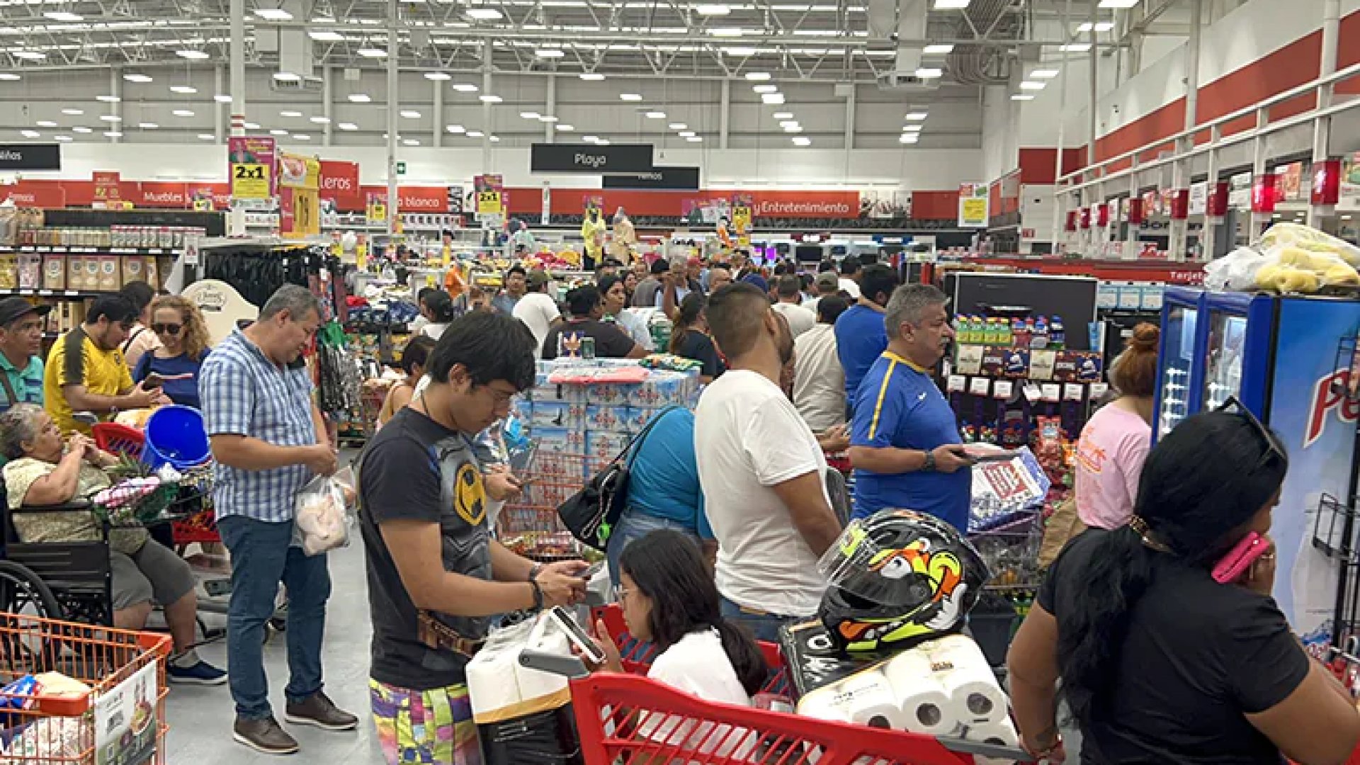 Continúan compras de pánico por huracán Beryl en QROO y Yucatán