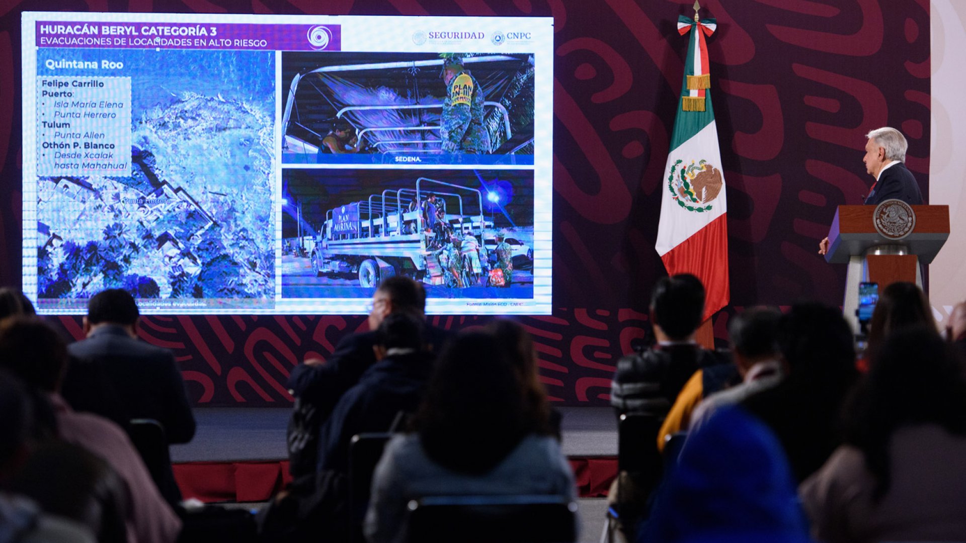 Huracán ‘Beryl’ llegaría a México como ciclón categoría dos: AMLO