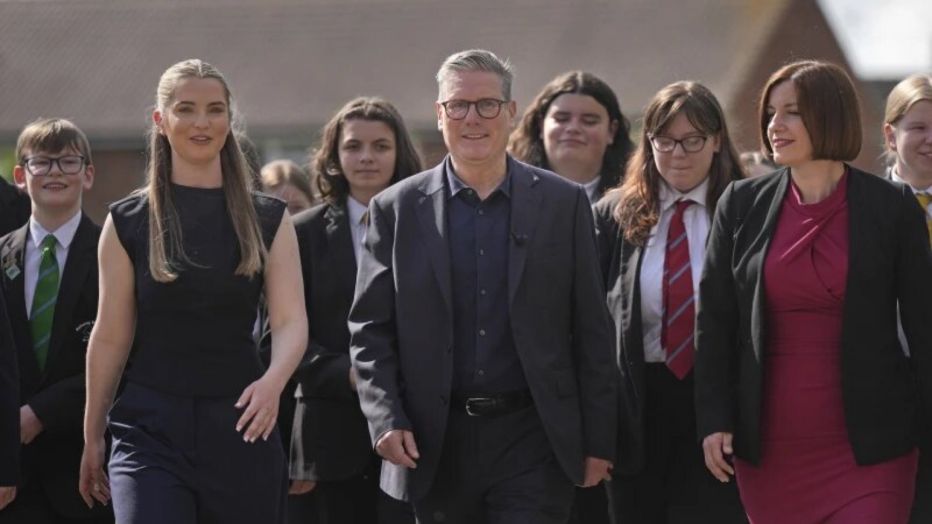 Laboratoristas aplastan a los conservadores en elecciones legislativas británicas