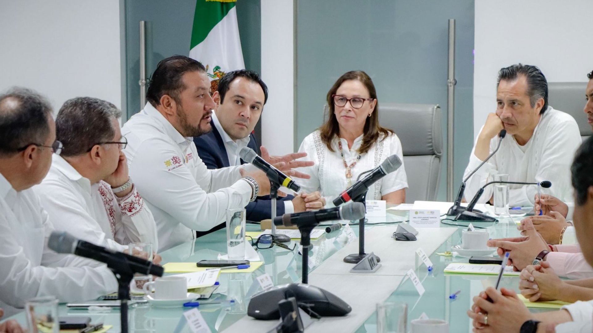 Acompaña Rocío Nahle al gobernador Cuitláhuac García a recorrido en el Aquarium de Veracruz