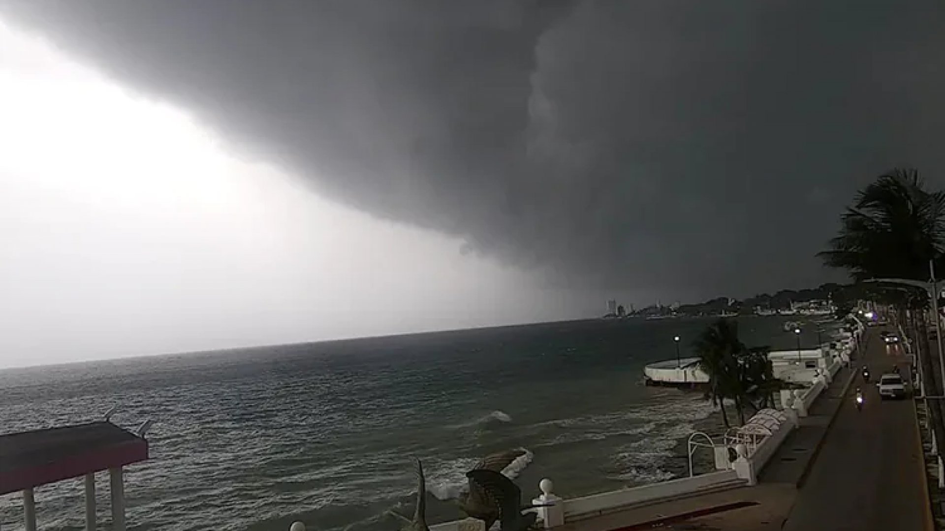 Activan en todo Yucatán alerta roja por el huracán Beryl
