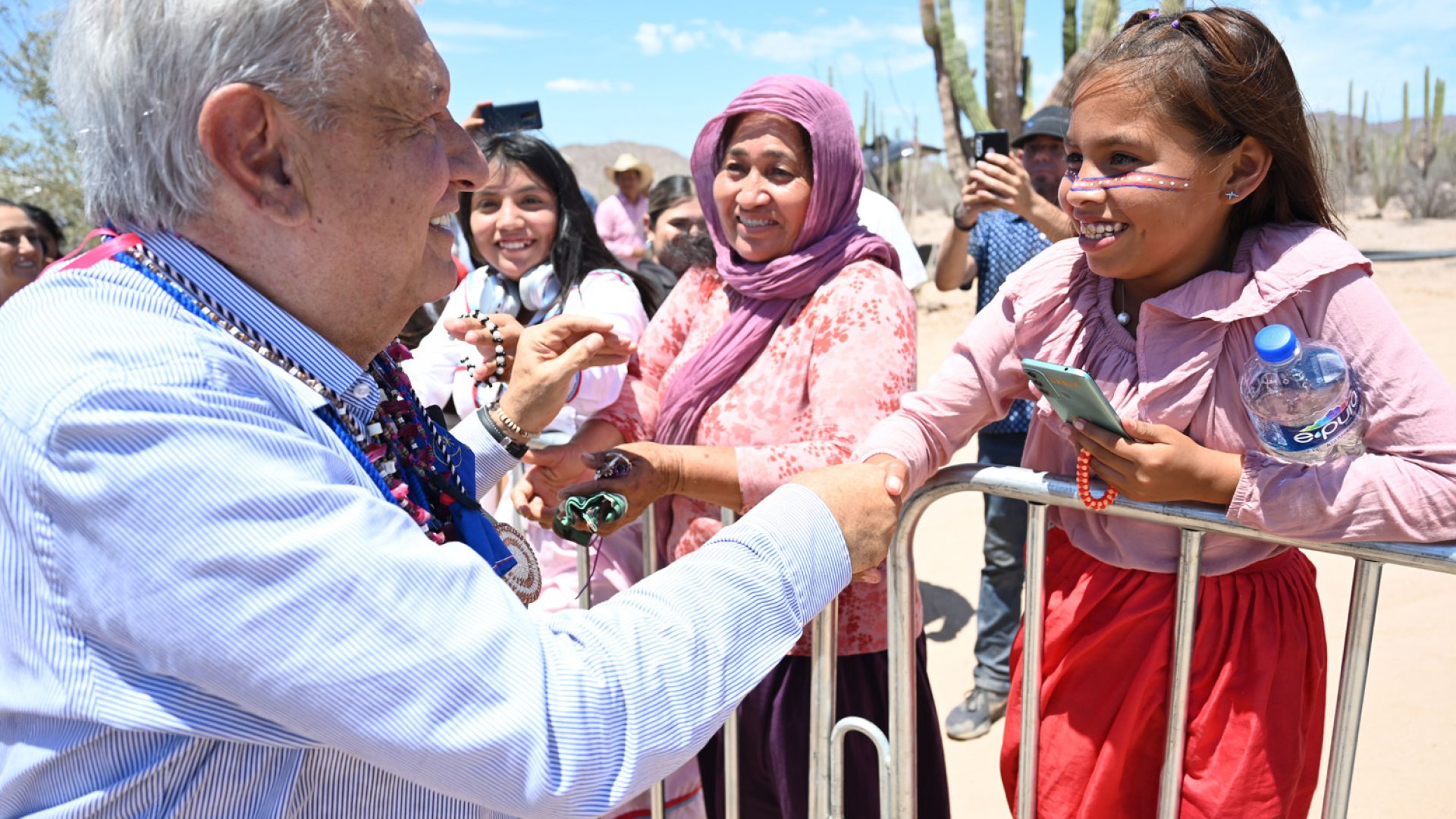 AMLO supervisa el Plan de Justicia del Pueblo Seri