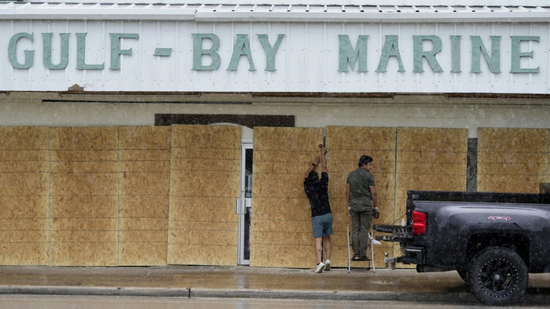 Beryl vuelve a convertirse en huracán antes de tocar tierra en Texas