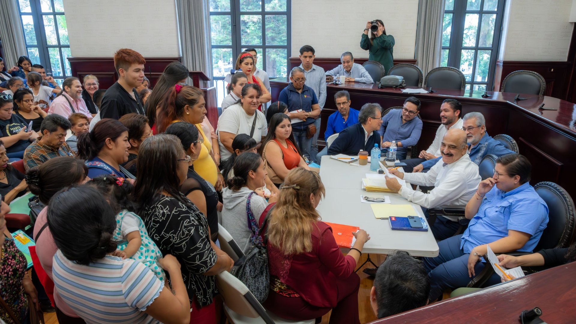 Brinda Ricardo Ahued atención directa a la ciudadanía