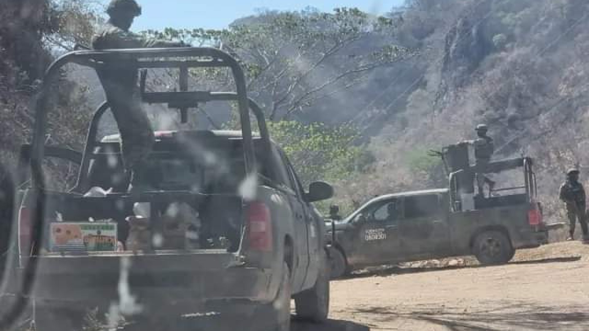 Reportan 4 muertos y un vehículo militar calcinado tras enfrentamiento en Badiraguato