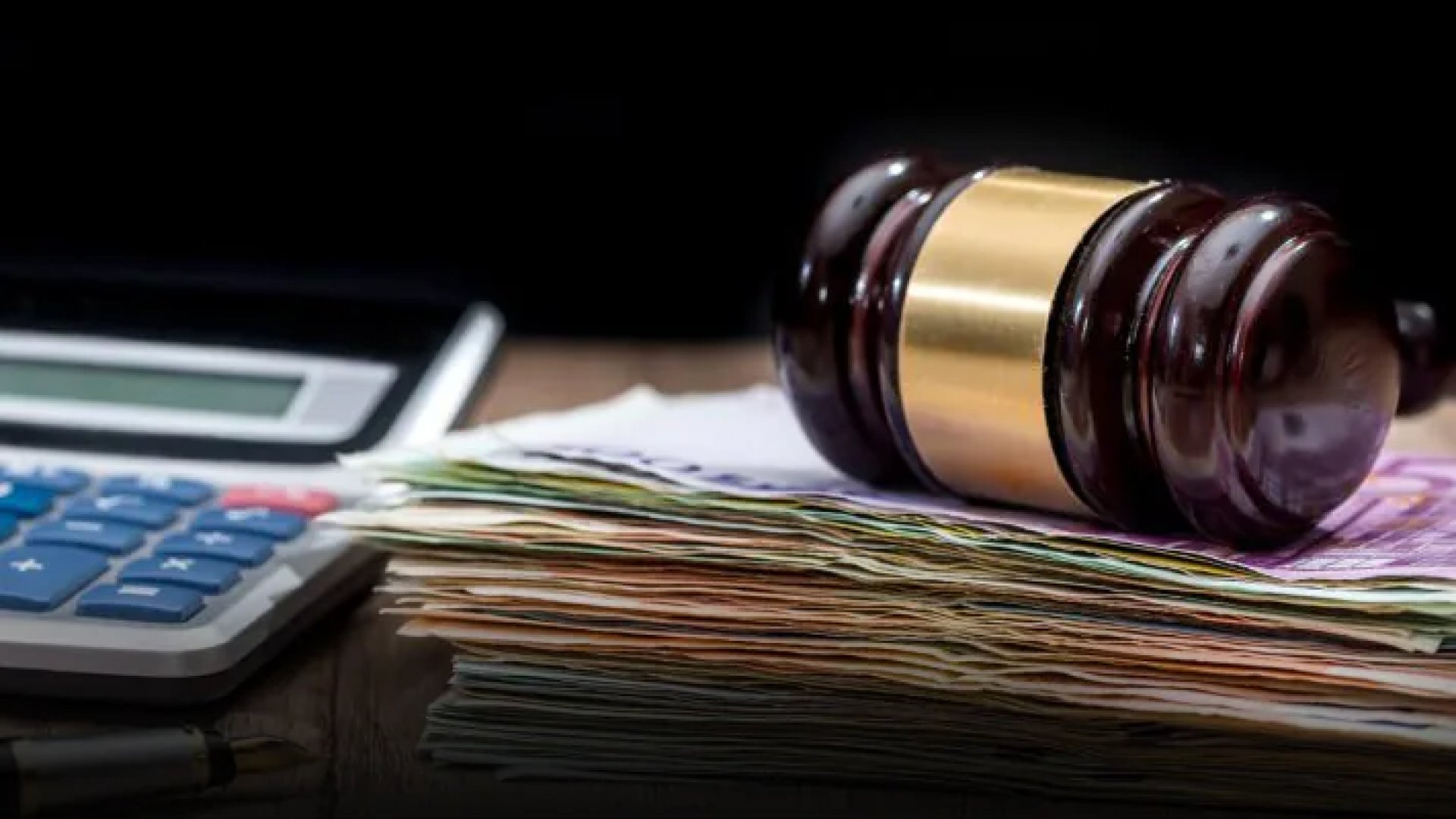 Exhiben en la mañanera pagos a altos funcionarios del Poder Judicial