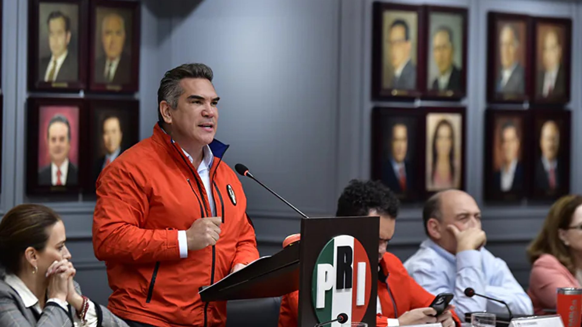 Impugnan exdirigentes del PRI reelección de Alejandro Moreno