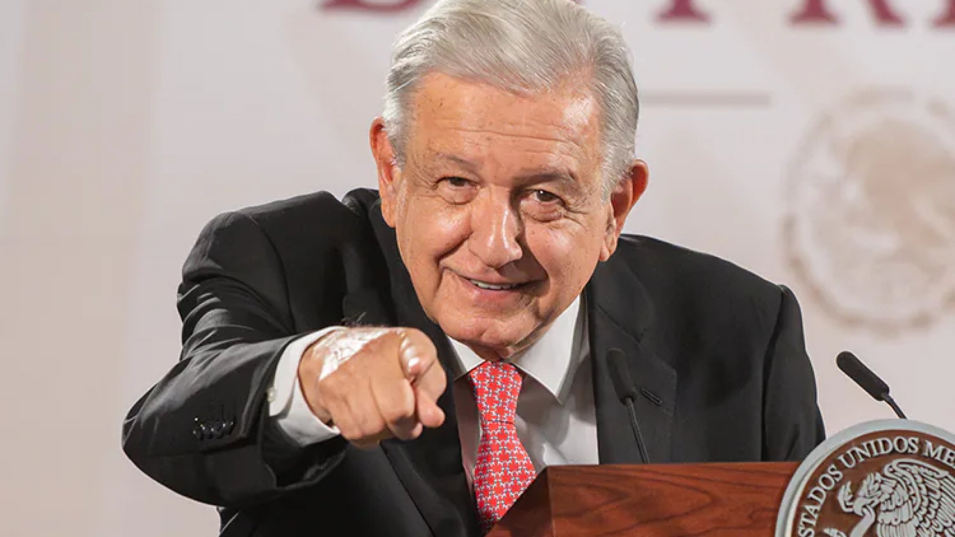 AMLO: Abogado recién egresado es ángel, no gánster