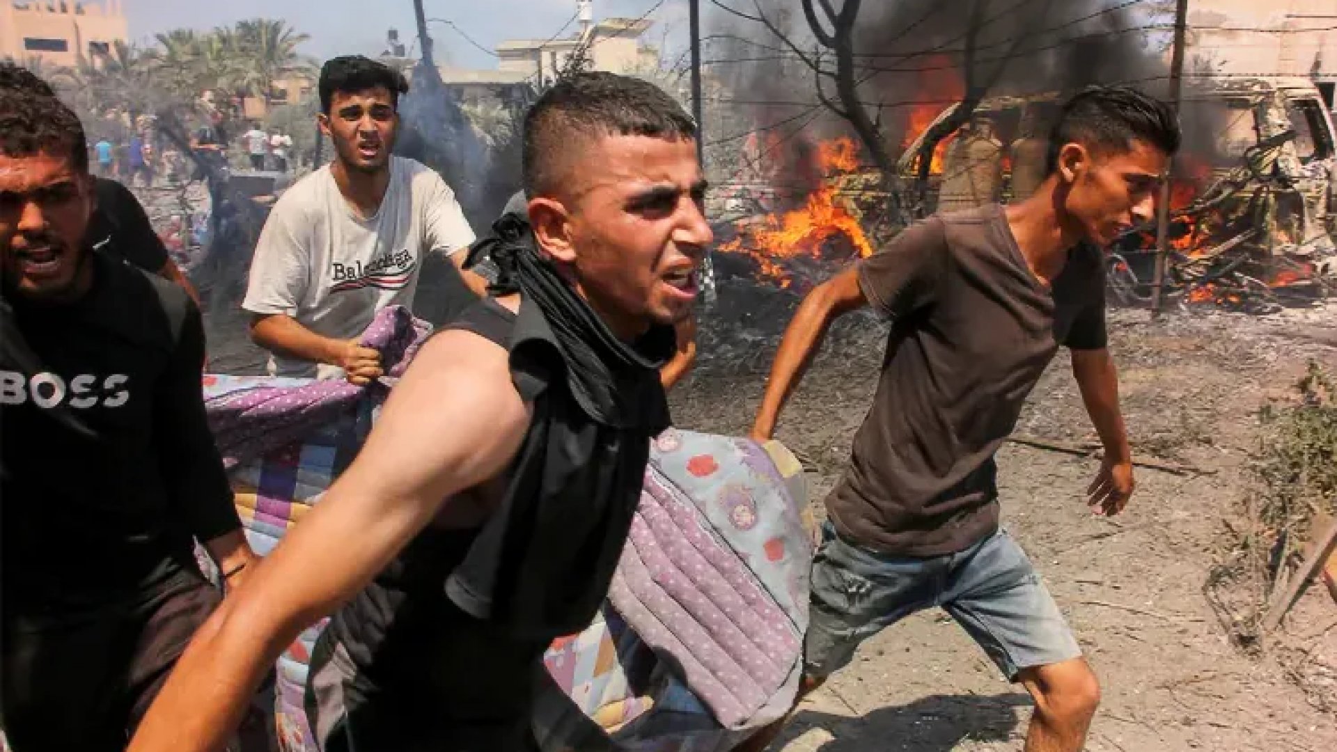 Ataque israelí deja unos 90 muertos y 300 heridos en “zona segura” al sur de Gaza