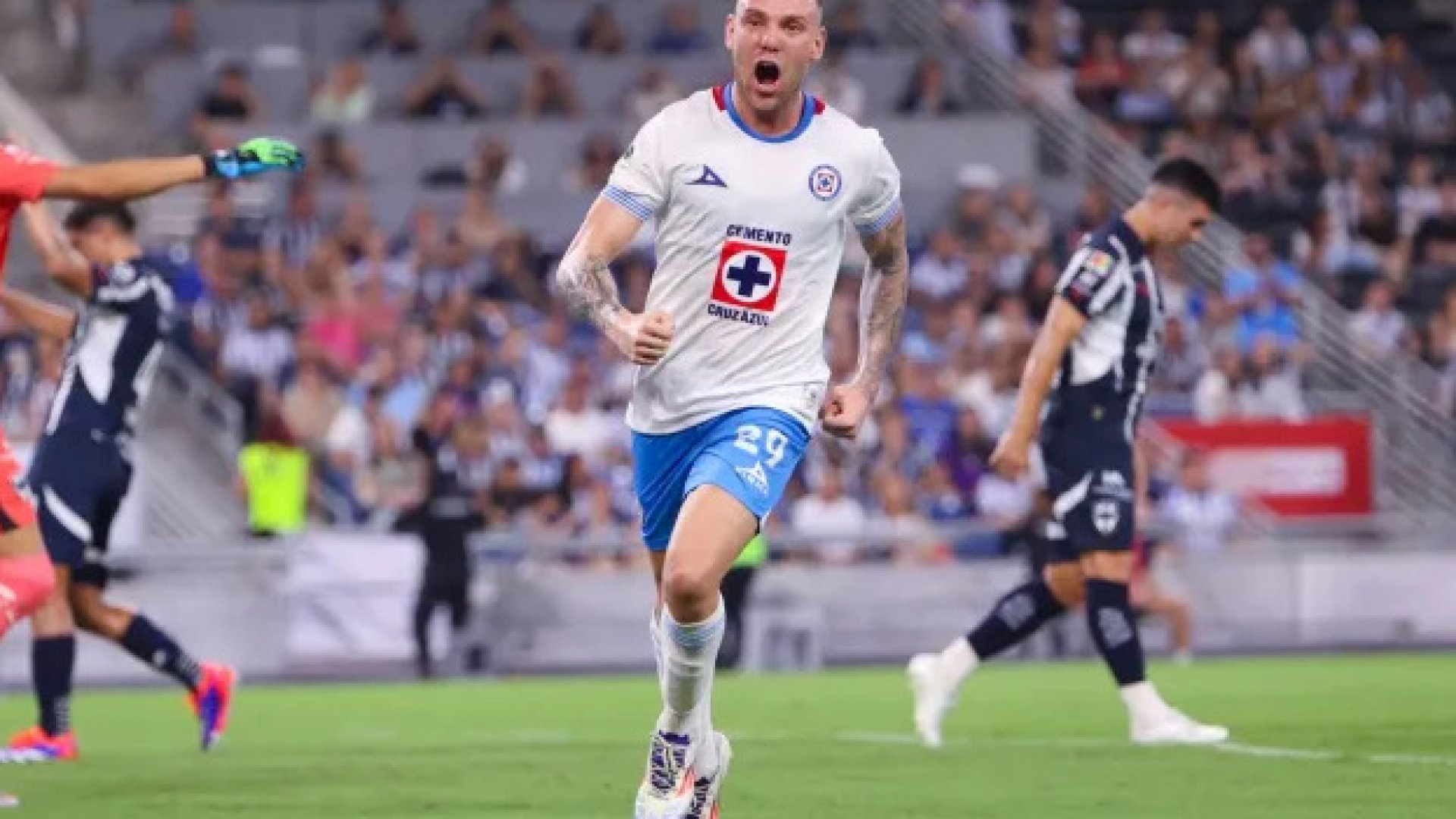 Golea Cruz Azul a Rayados en Monterrey 