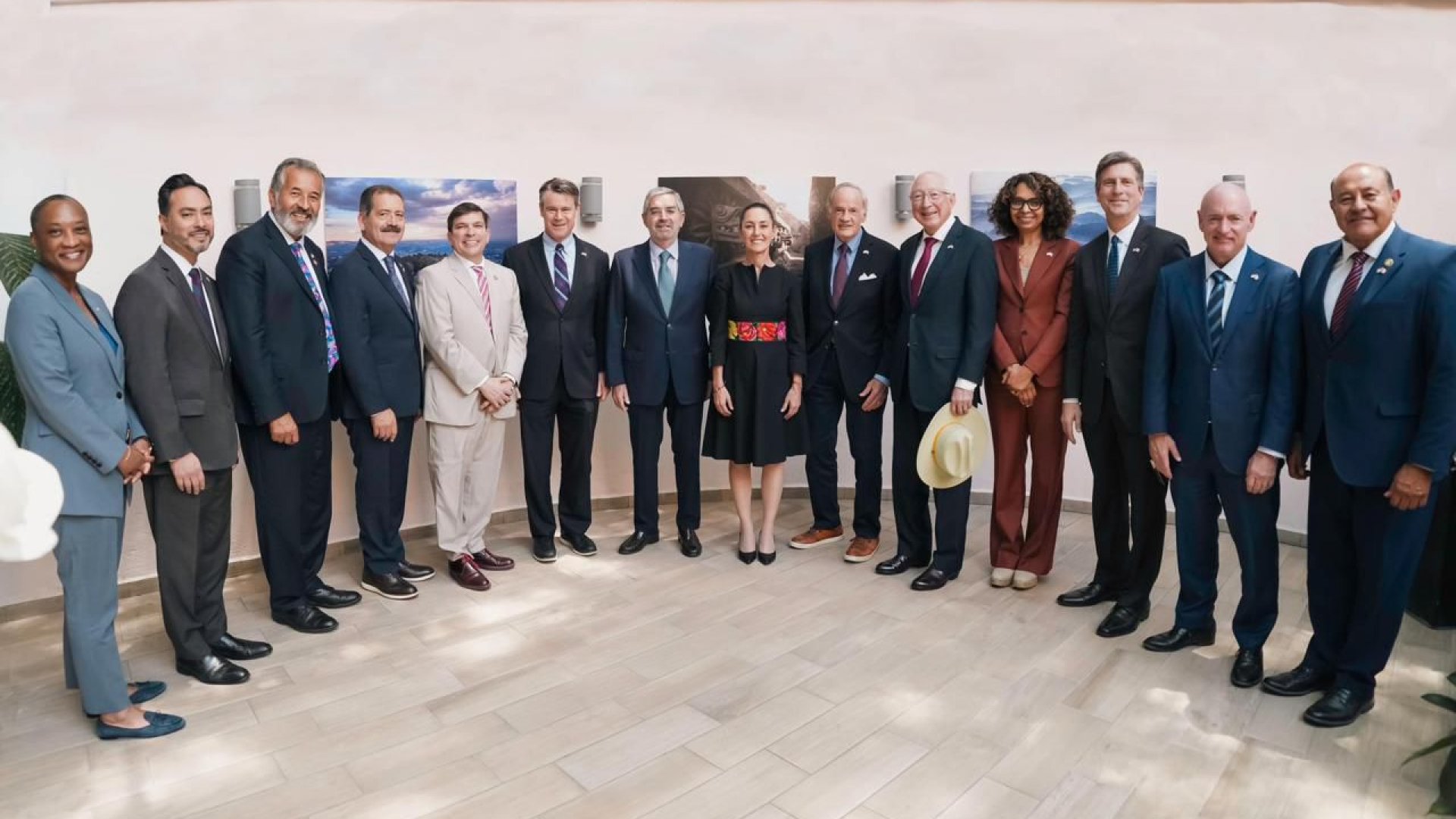 Claudia Sheinbaum sostiene reunión con delegación bipartidista de senadores y congresistas de estados unidos
