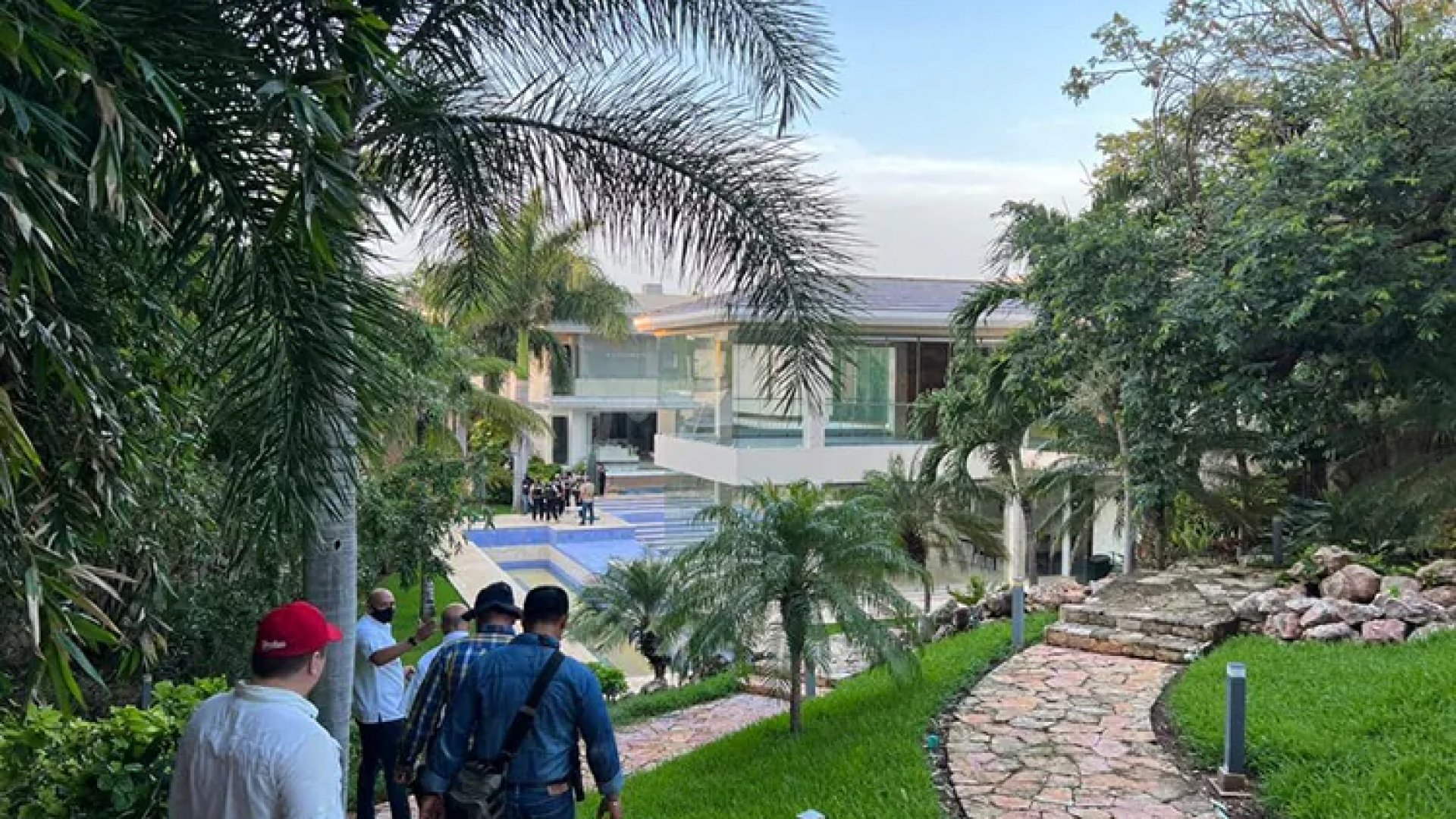 Alejandro Moreno y su casa «tricolor» de 300 mdp | Fotos