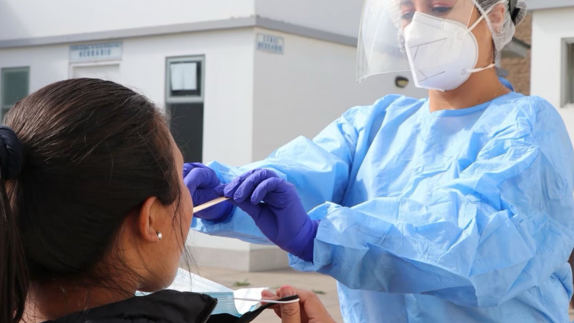 Secretaría de Salud informa sobre la situación actual de COVID-19 en México