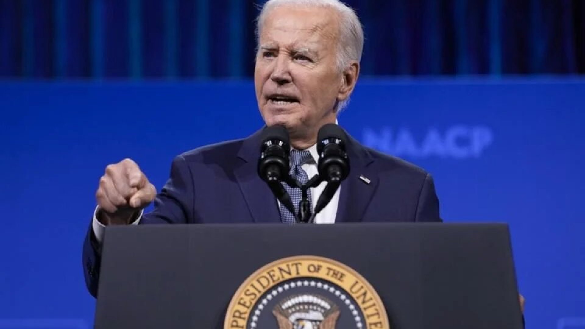Reporta NYT que Biden considera dejar carrera presidencial