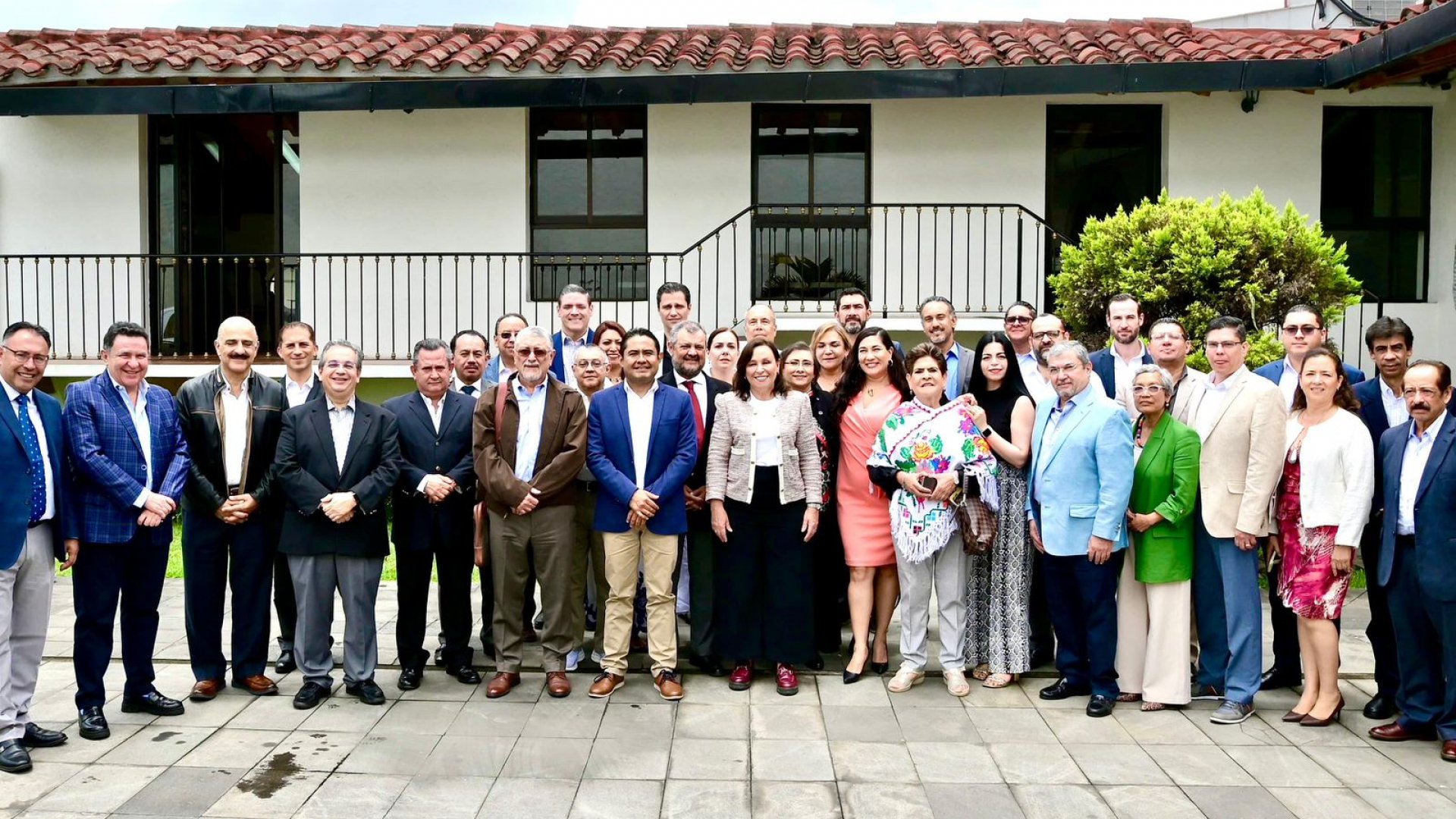 Colegio de notarios de Veracruz recibe a gobernadora electa