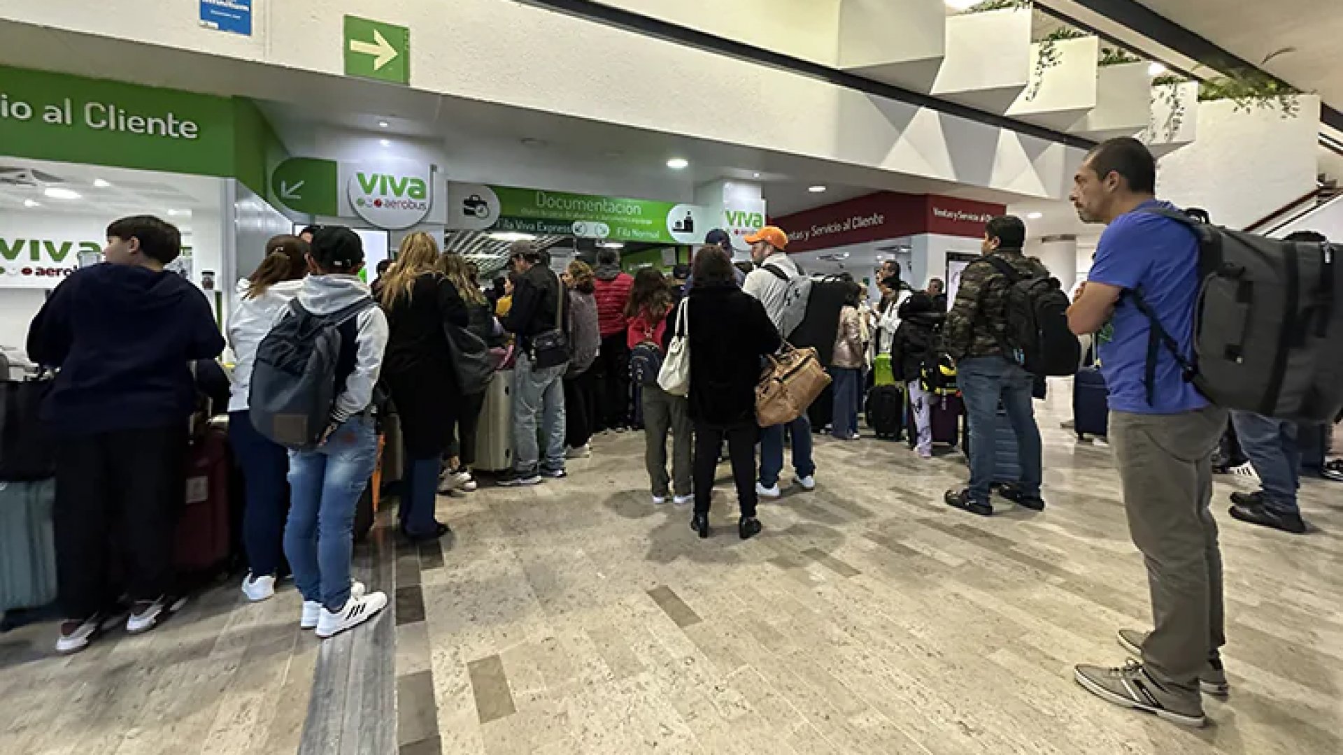 Tras fallo de Microsoft, aerolíneas restablecen sus sistemas