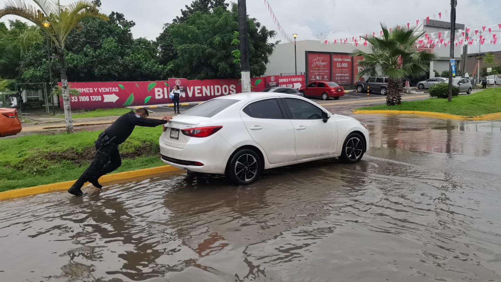 Tormenta causa inundaciones en Jalisco; seguirán las lluvias