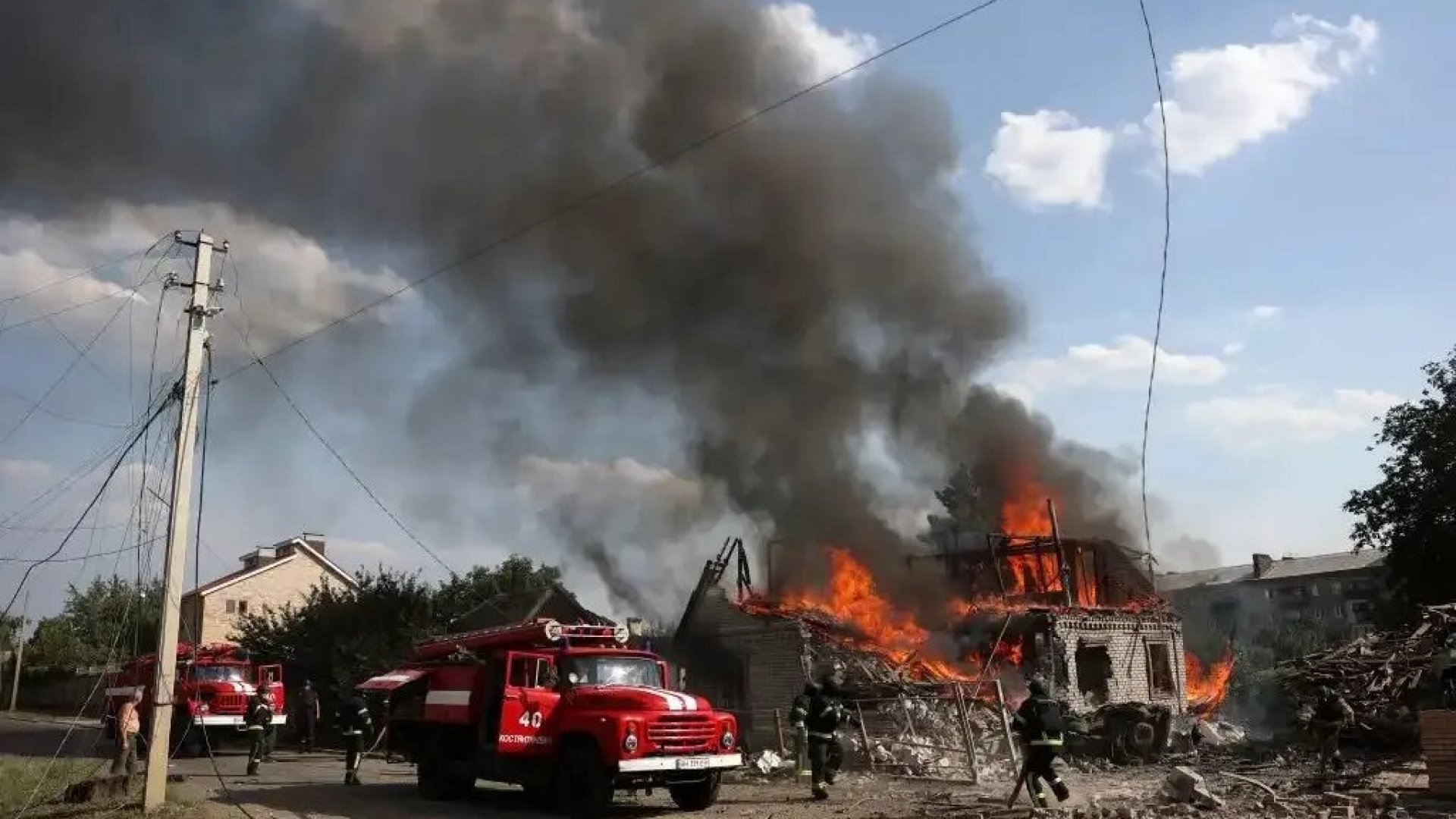 Drones ucranianos provocan un incendio en una refinería rusa