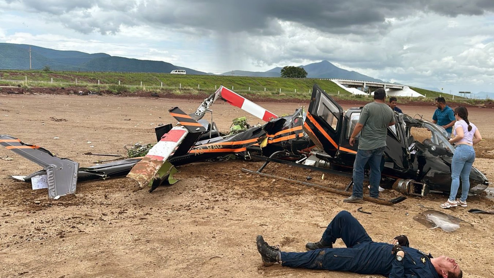 Helicóptero se desploma en Laguna de Sayula, Jalisco | Video