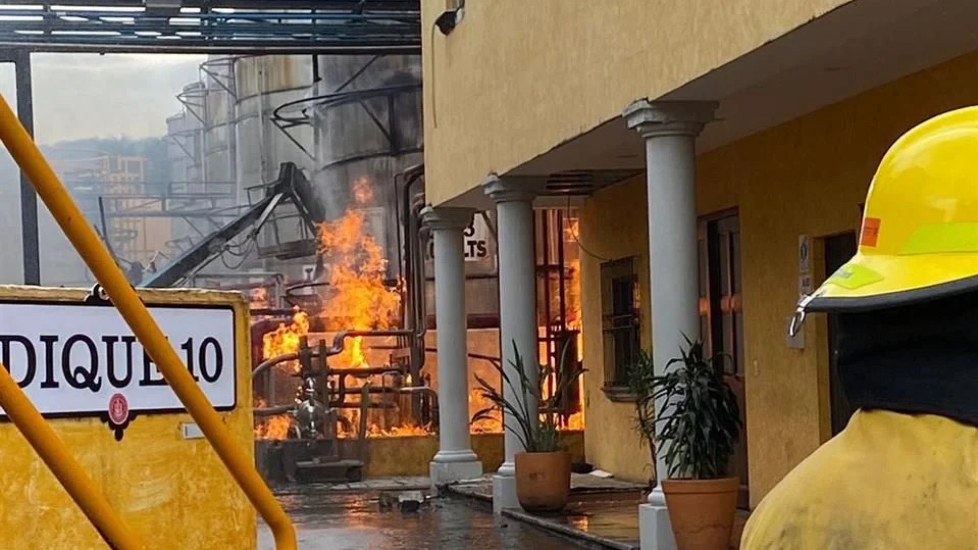 Tequila: Reportan explosión e incendio en destiladora José Cuervo