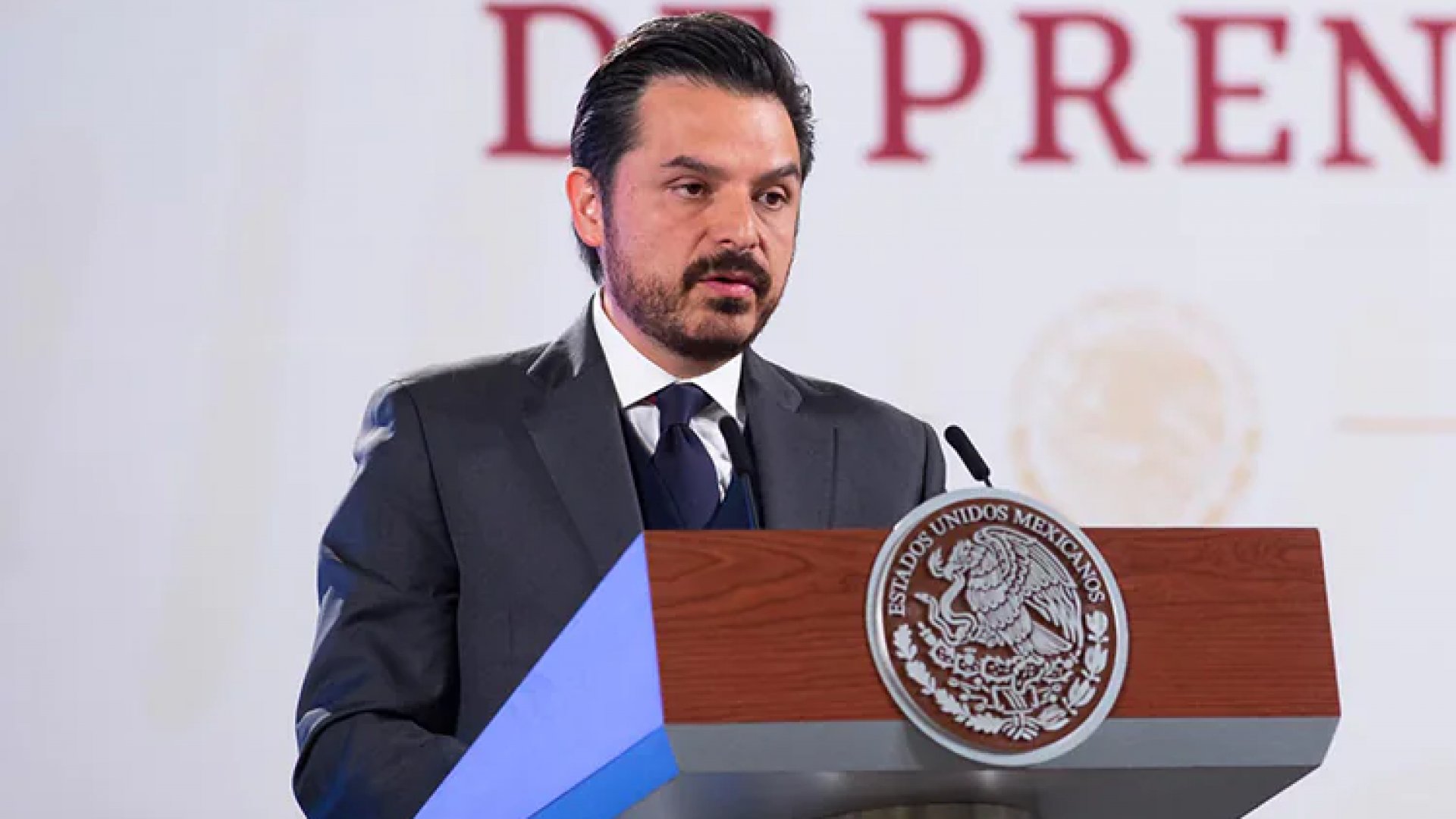 Sheinbaum mantiene a Zoé Robledo al frente del IMSS