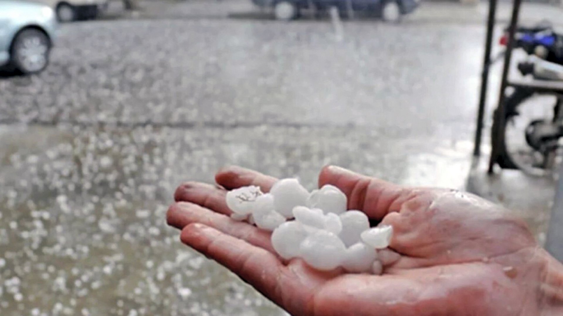 Tormentas y granizadas en México por onda tropical número 13