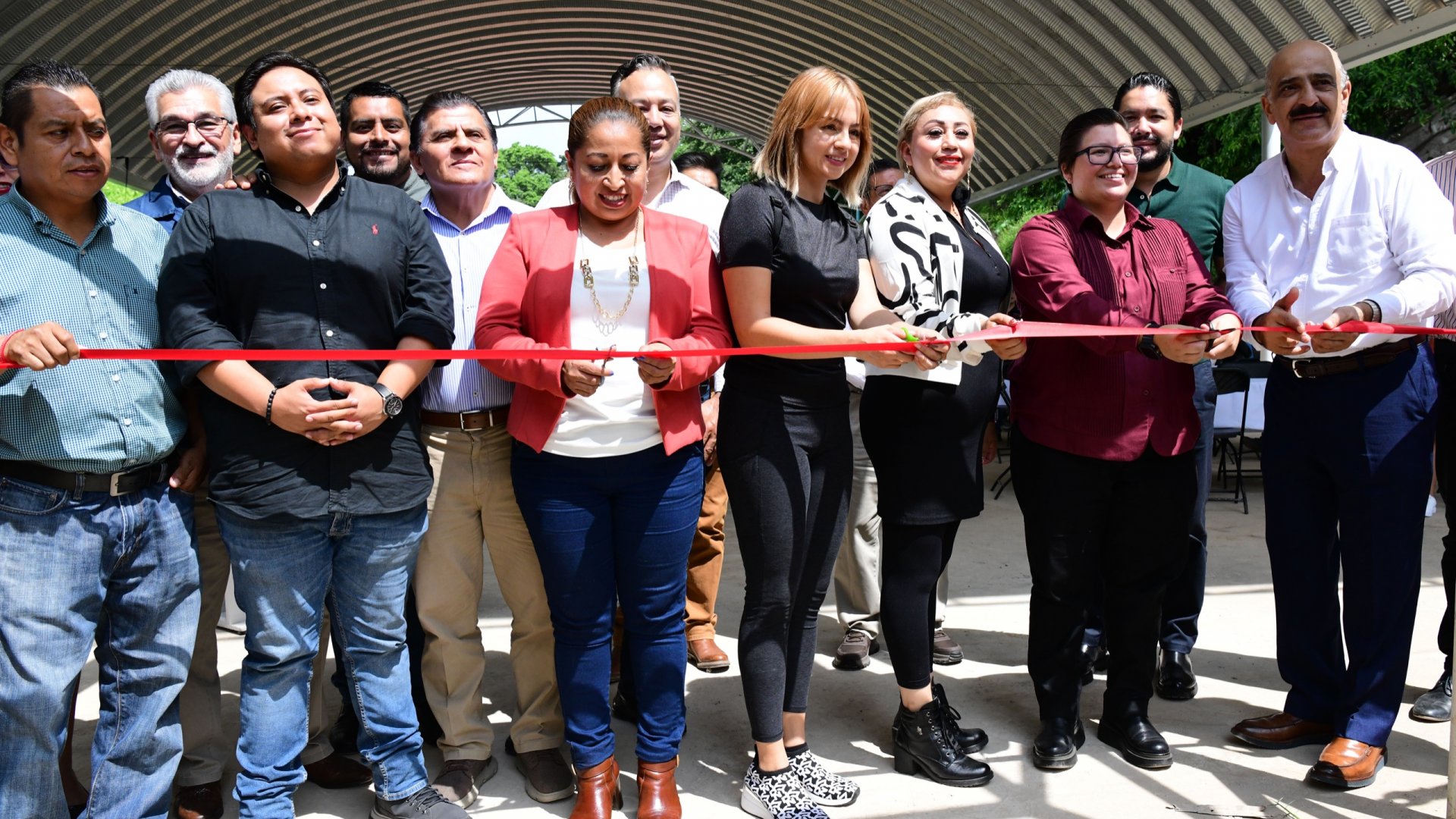 Entrega Ricardo Ahued domo en Telebachillerato de la congregación Chiltoyac