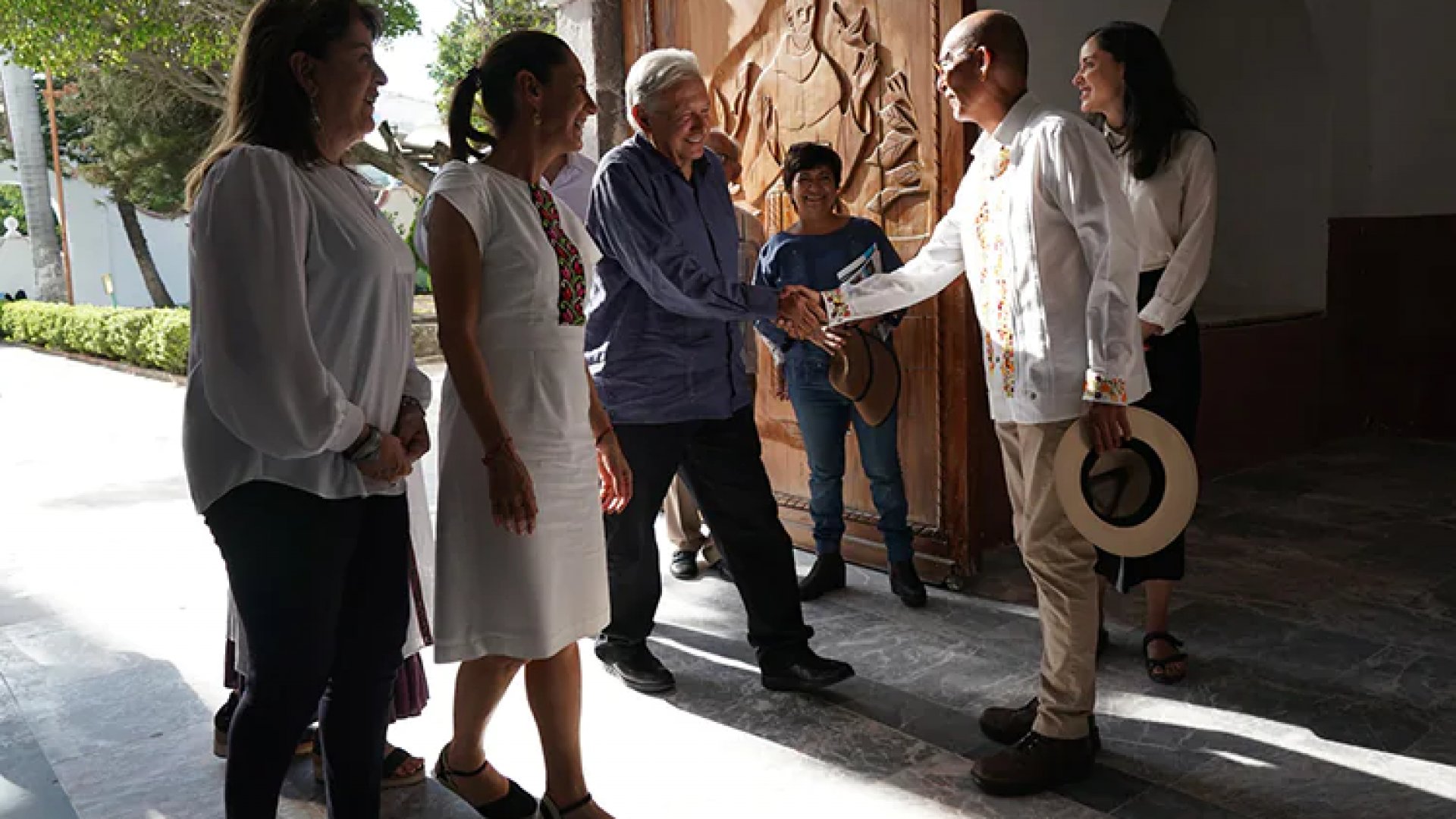 Encabeza AMLO reapertura de templo en Morelos tras su restauración por sismos