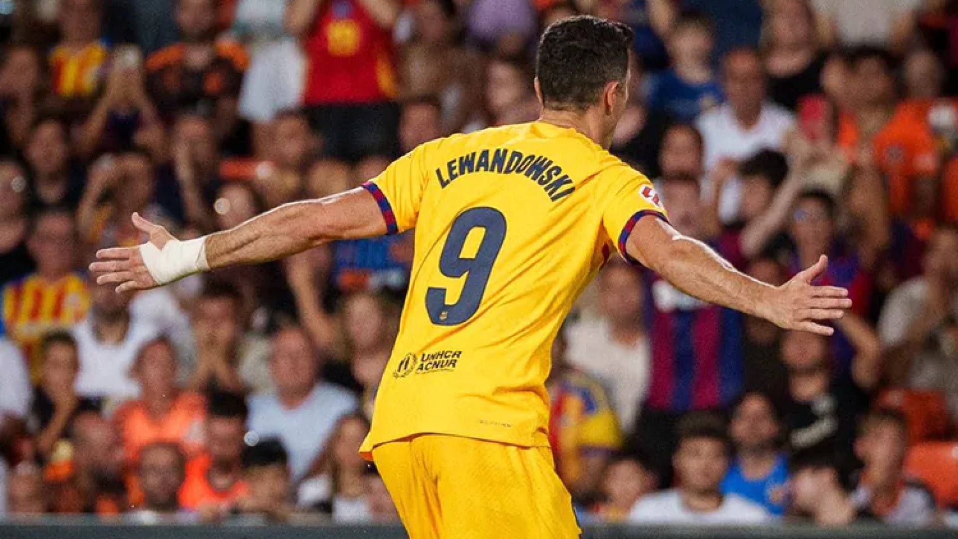 Lewandowski le da victoria al Barcelona con doblete ante el Valencia