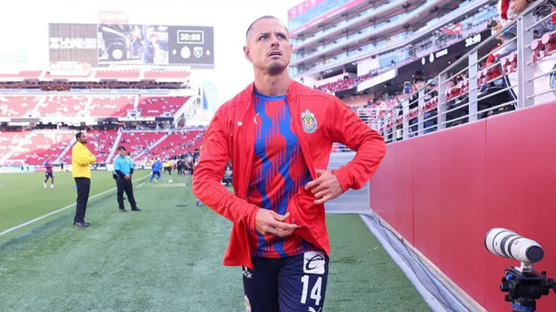 “Arrastran” a Chicharito por promocionar retiro espiritual de Diego Dreyfus