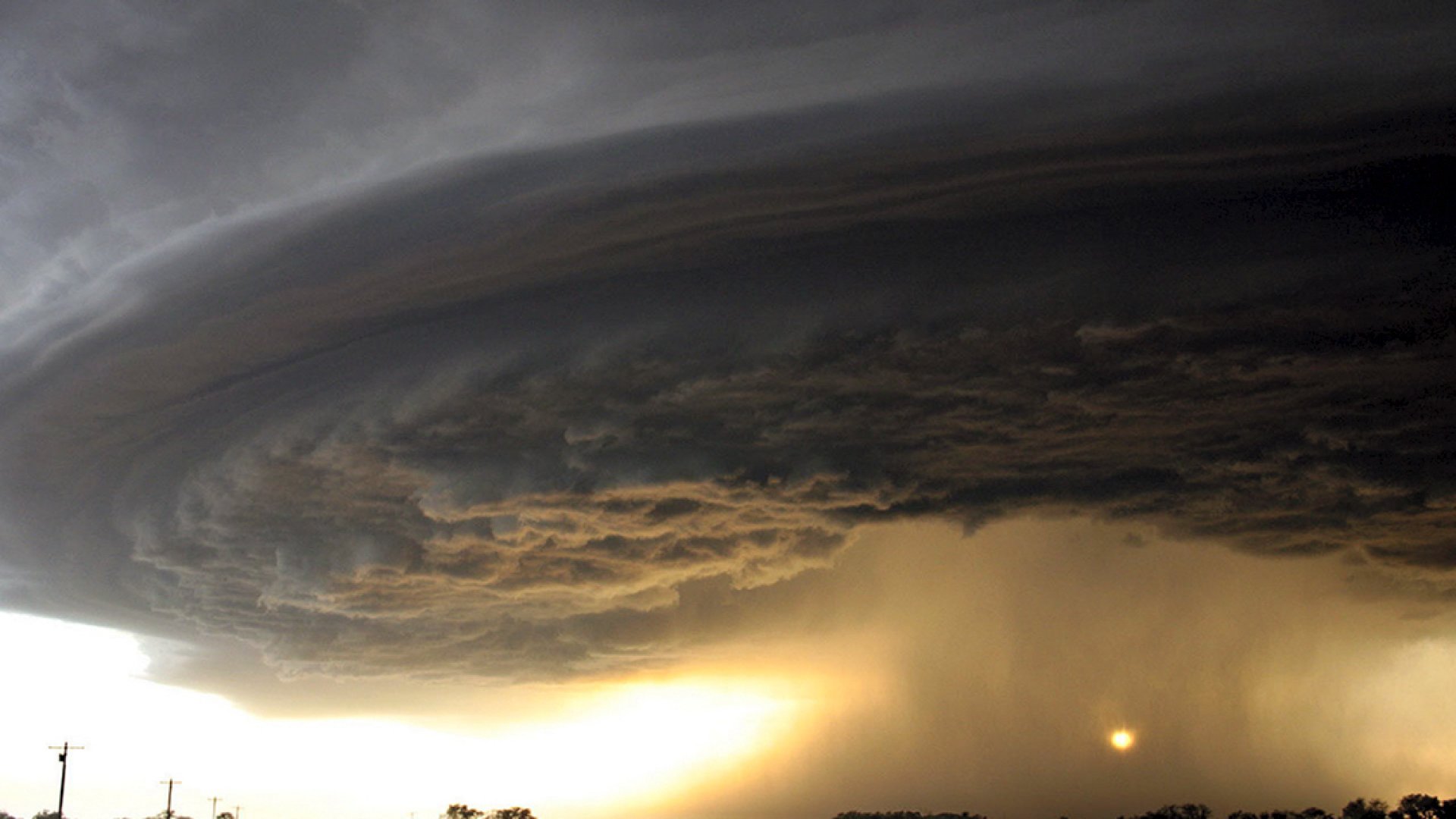 Se pronostican lluvias intensas, tornados y trombas marinas