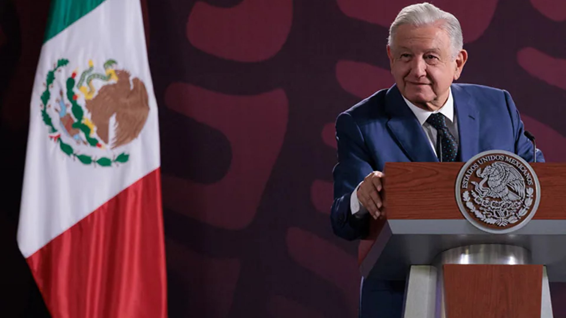 Exhorta AMLO al INE a no ceder ante presiones por “pluris”