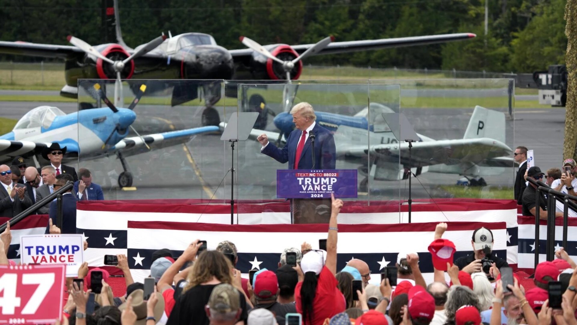 Trump: Primer mitin desde el atentado tras cristal antibalas