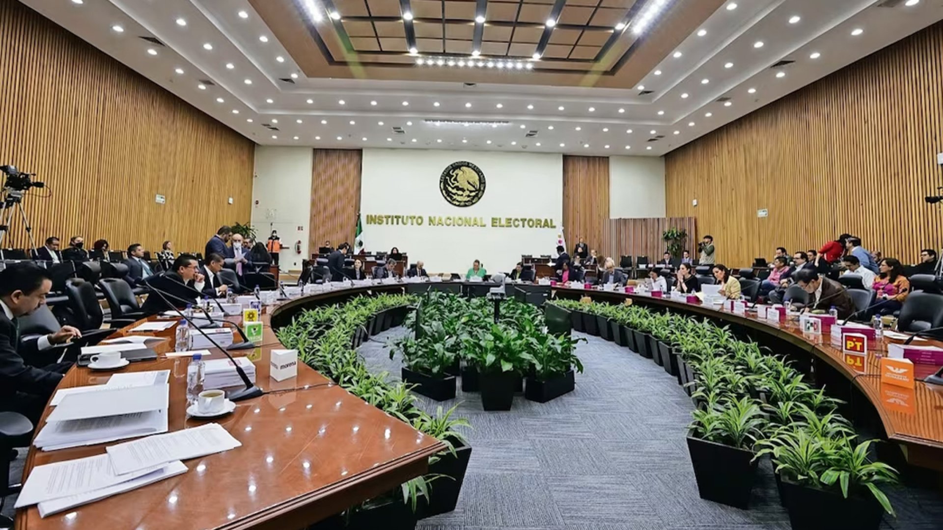 Comisión del INE aprueba mayoría de Morena, PT y PVEM en la Cámara de Diputados