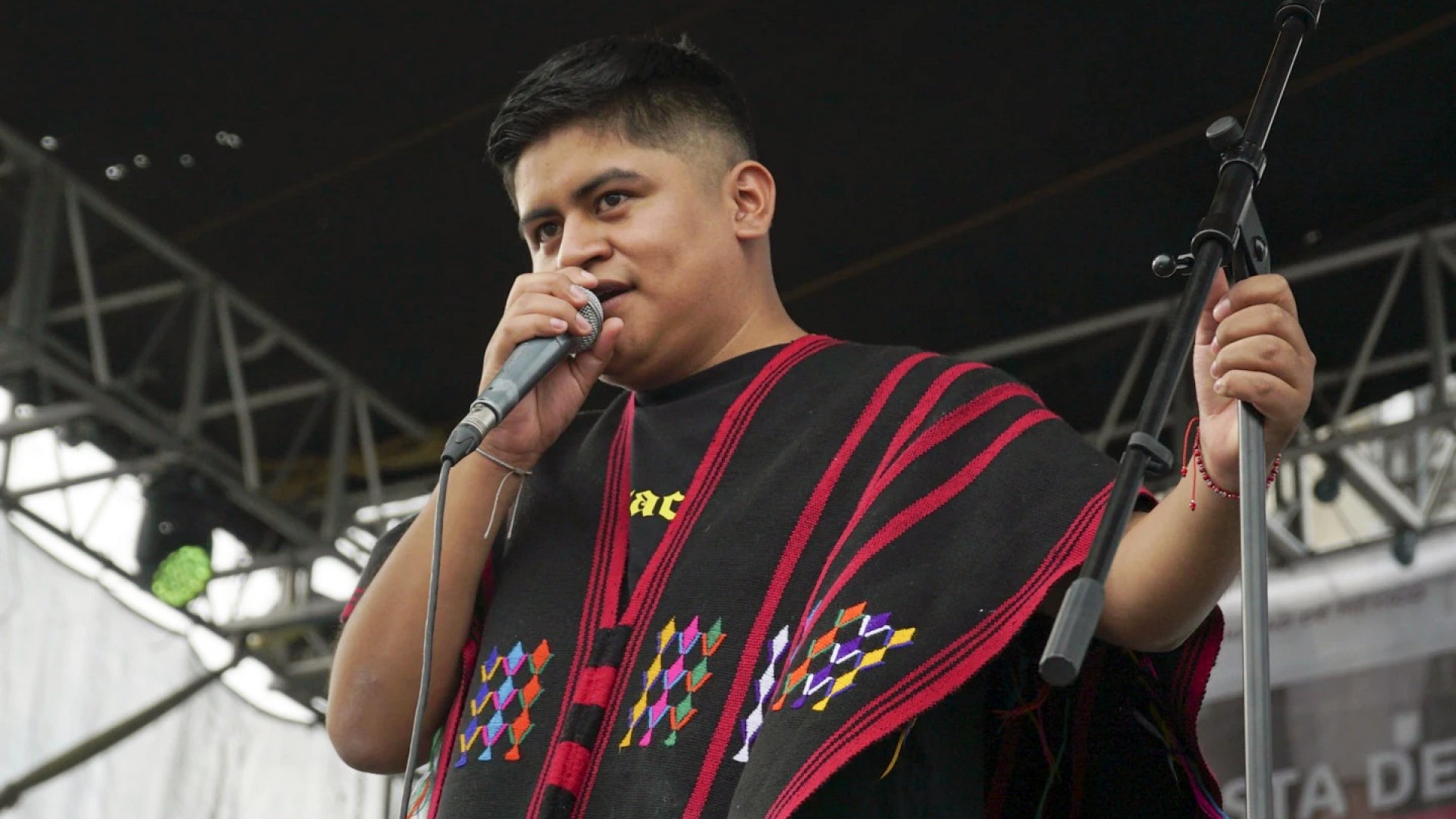 Carlos CGH transforma su cultura triqui y la vuelve rap