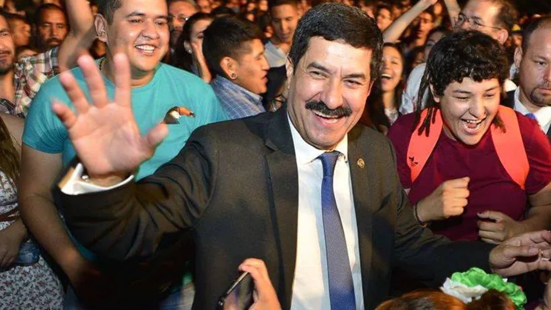 Avalaría INE a Javier Corral como senador; no es considerado prófugo de la justicia