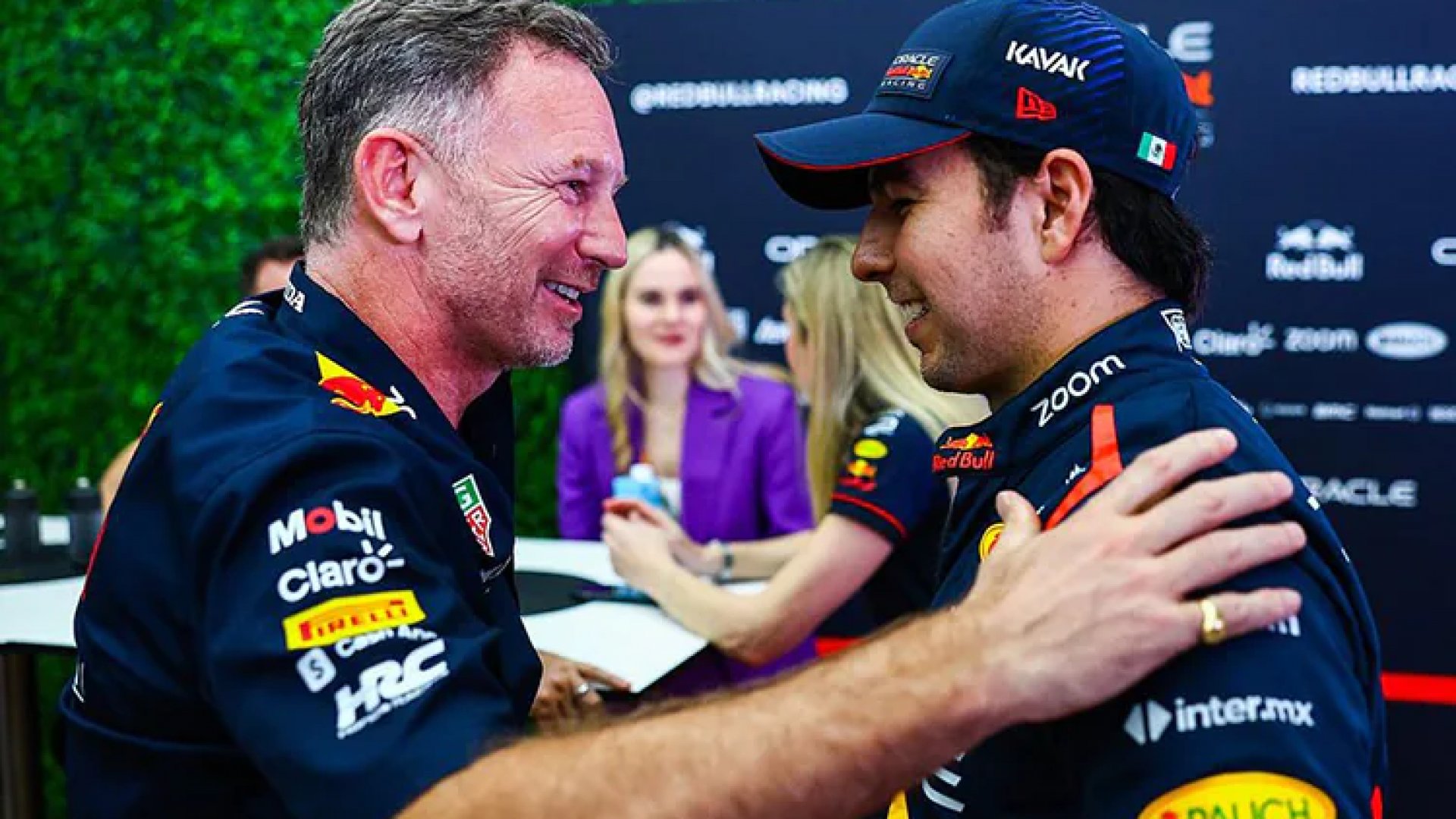 Horner defiende con pasión permanencia de Checo en Red Bull