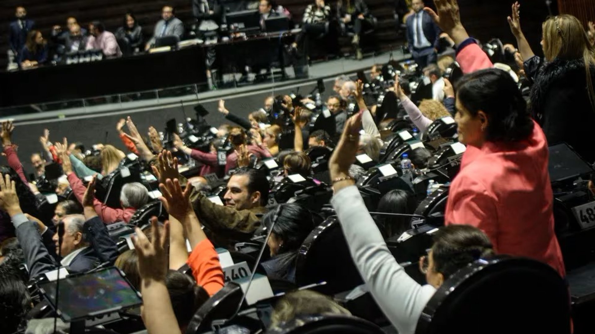Morena a tres escaños de la mayoría relativa en el Senado